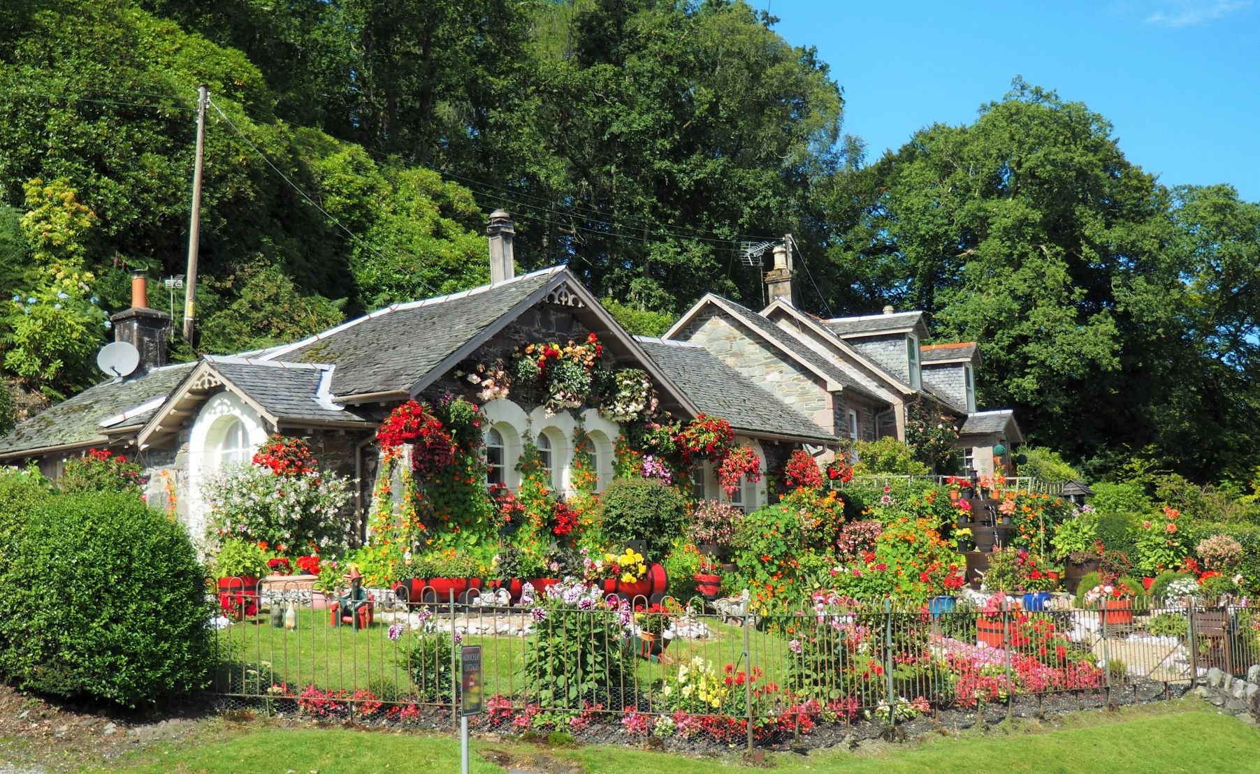 The Perfect Cottage Garden In 7 Simple Steps It S Garden Thyme